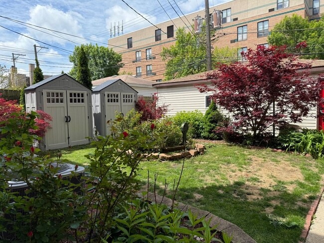 Building Photo - 5534 N Campbell Ave
