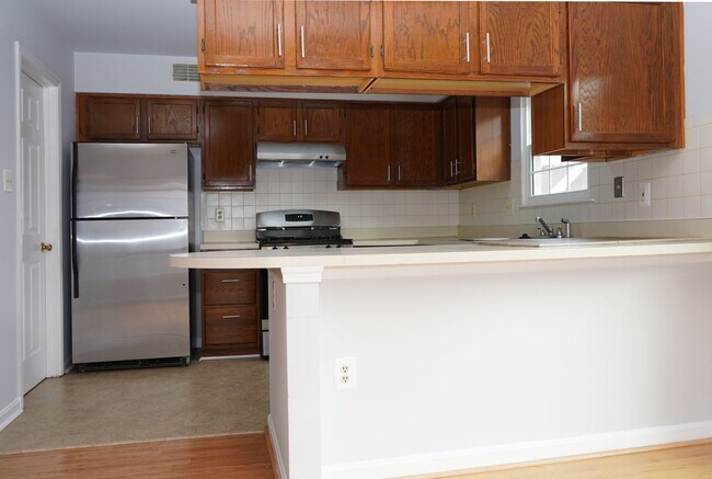 Building Photo - 4 Bedroom 3.5 Bath Townhome in Woodbridge, VA