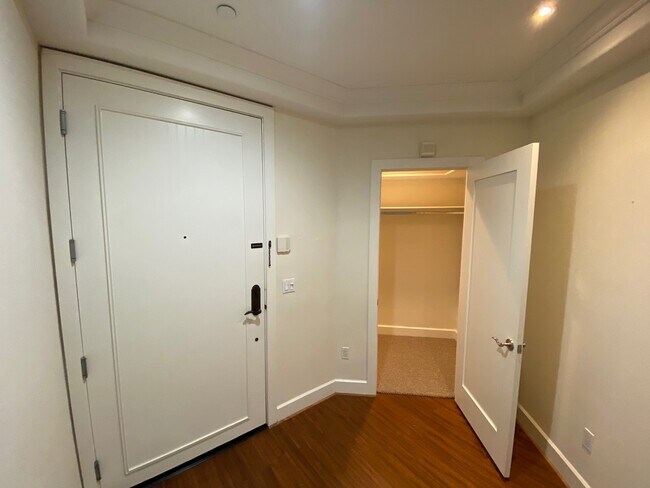 Building Photo - 11611 Montana Avenue, Unit 205