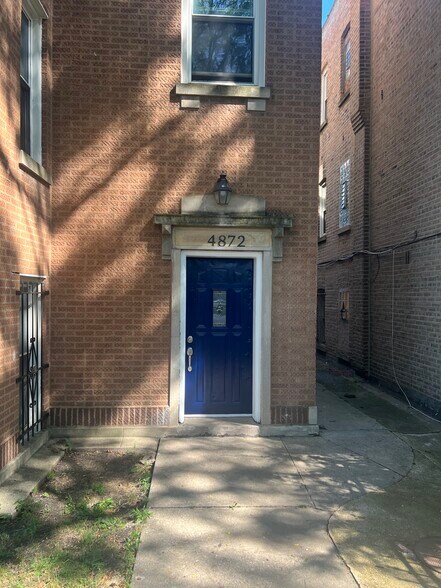 Building Photo - 4872 W Homer St