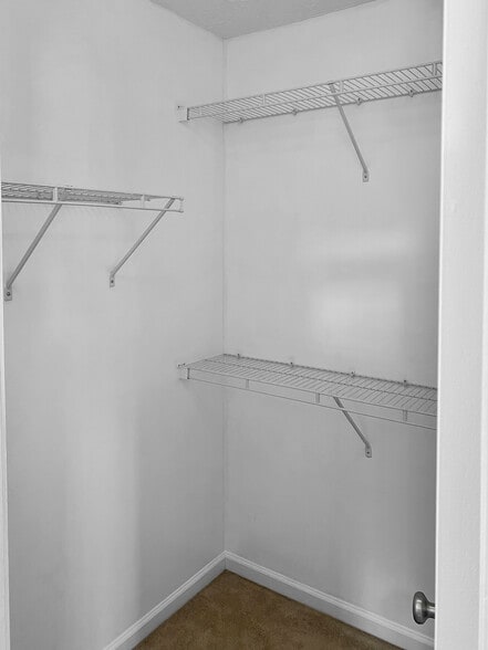 Walk In Closet - 213 Red Carnation Dr