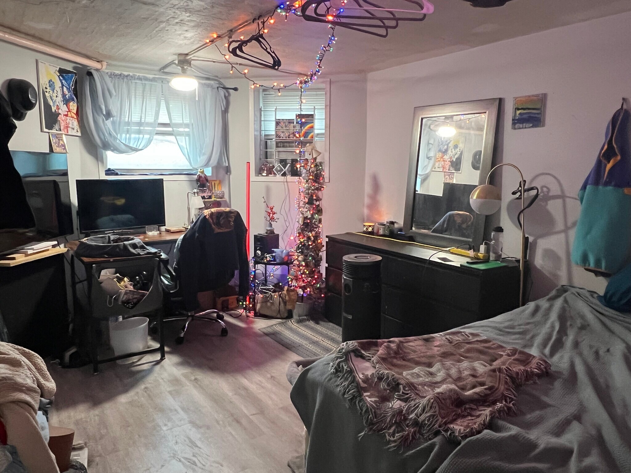 Building Photo - 1620 W Thome Ave