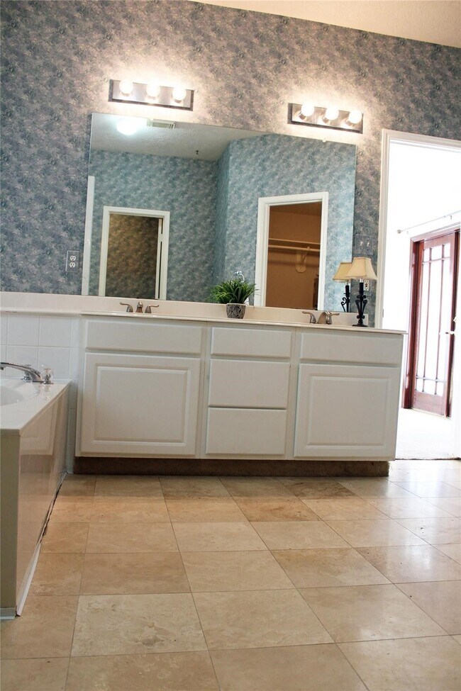 Building Photo - 18022 Still Springs Ct