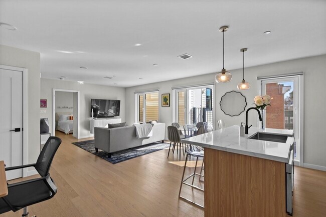 Building Photo - 457 W Broadway