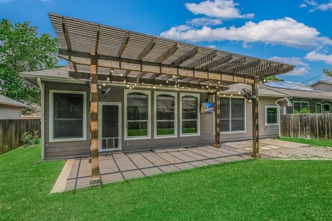 Building Photo - 8701 Little Laura Dr