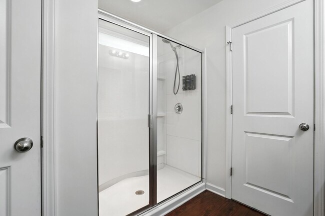 Building Photo - Beautifully Maintained 3-Bedroom Home with...