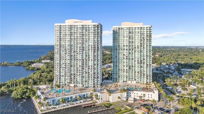 Building Photo - 3000 Oasis Grand Blvd