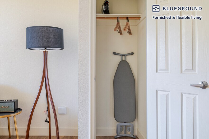 Building Photo - 1265 Lakeside Dr