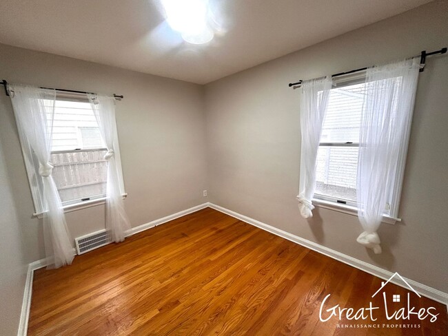 Building Photo - $200 OFF FIRST MONTH'S RENT - Lovely 2 Bed...