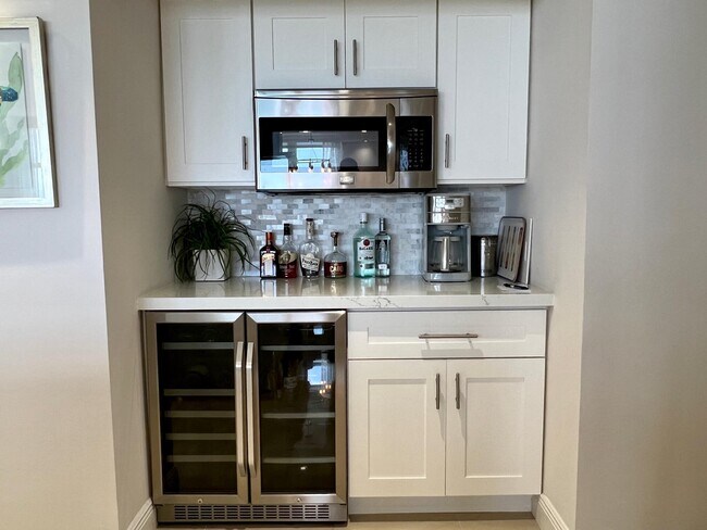 Building Photo - 5440 N Ocean Dr