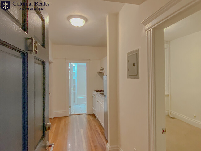 Primary Photo - 6 Camelot Ct
