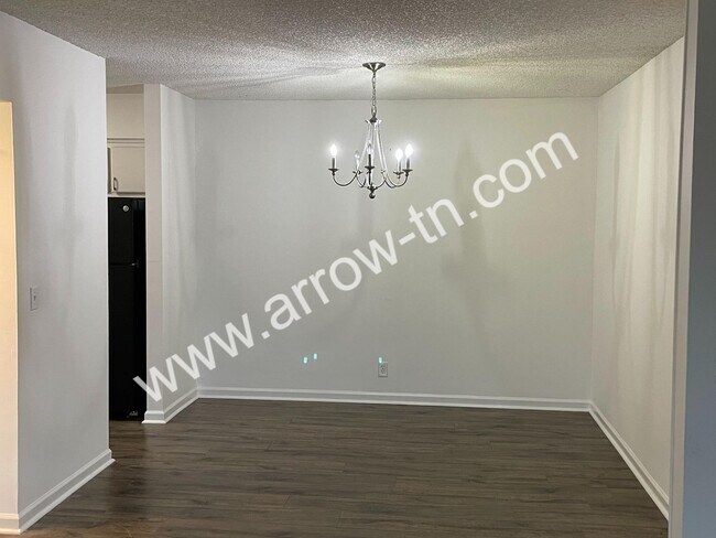 Building Photo - Awesome 2 Bedroom Condo Near the River!