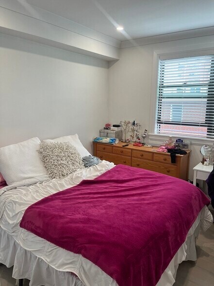 Building Photo - 1430 Columbia Rd