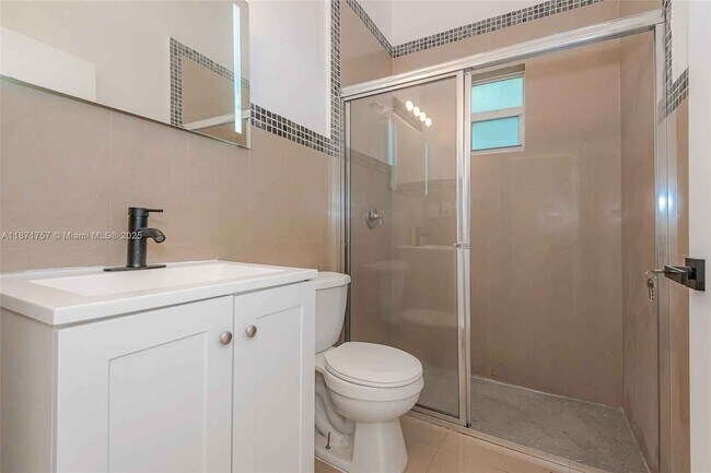 Building Photo - 1013 SW 7 ST Miami FL 33130
