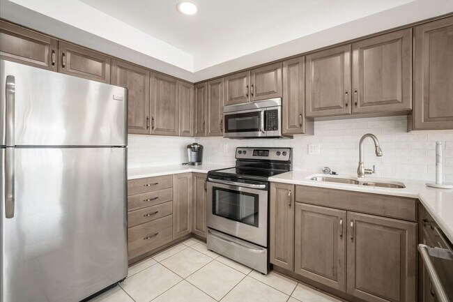 Building Photo - Fully Furnished 2BR/2BA Condo in Premier 5...
