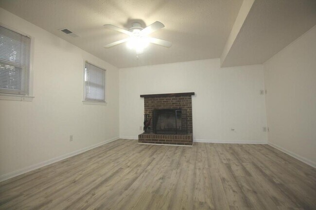 Building Photo - 9944 Murnane St