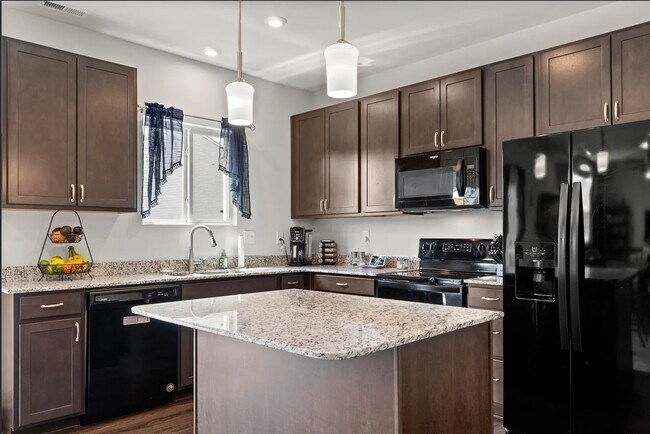 Building Photo - 425 Vildana Wy