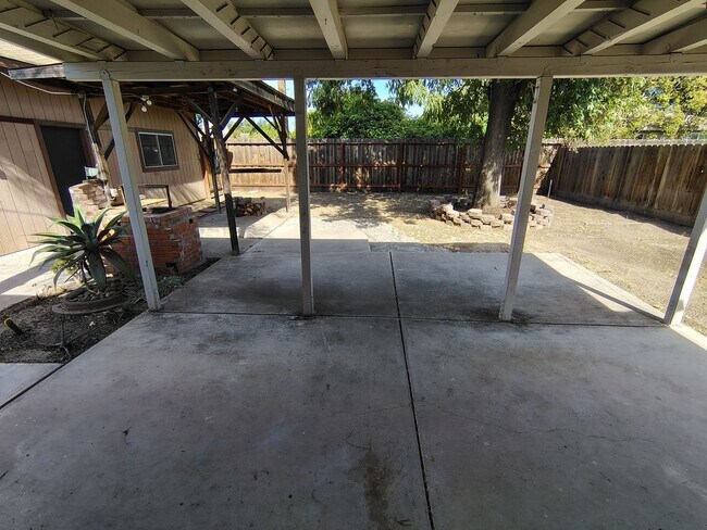 Building Photo - 1806 Enslen Ave