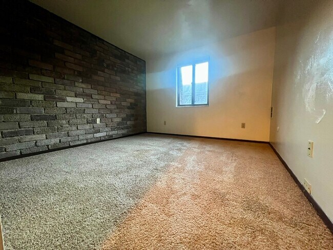 Building Photo - 110 Kellywood Manor