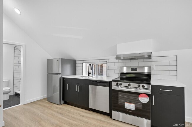 Building Photo - 165 W Main St