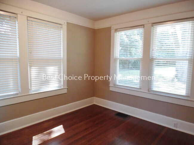 Building Photo - 517 Creswell Ave