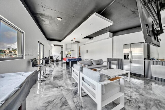 Building Photo - 4000 NE 168th St