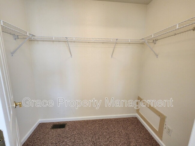 Building Photo - 553 Arbor Dr