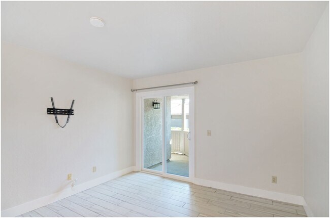 Building Photo - 2 Bedroom Dana Point Condo!