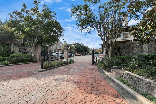 Building Photo - 1860 White Oak Dr
