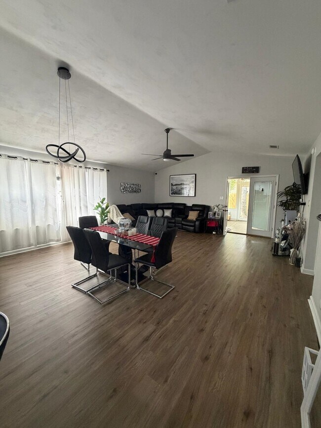 Building Photo - 4540 Eltham Park
