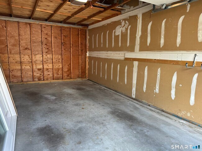 Building Photo - 267 Melba St