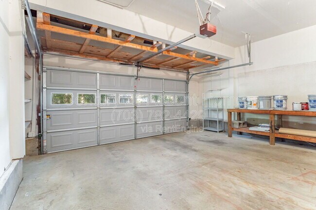 Building Photo - 16 Twin Lake Ct