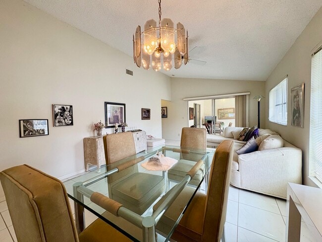 Building Photo - 8279 Summerbreeze Ln