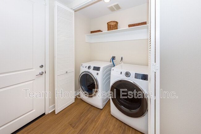 Building Photo - 27466 Mercantile Ct