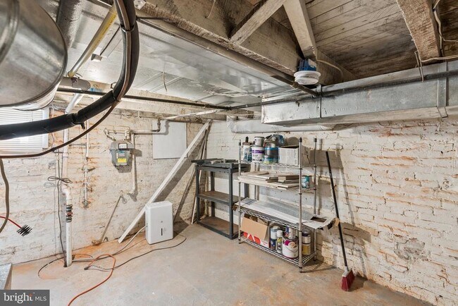 Building Photo - 214 N Madeira St