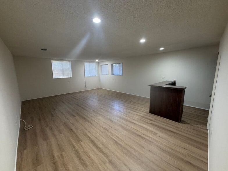 Building Photo - 433 S Palm Dr