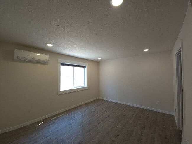 Building Photo - 3835 Pine Creek Rd