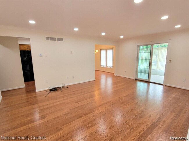 Building Photo - 37485 Stonegate Cir