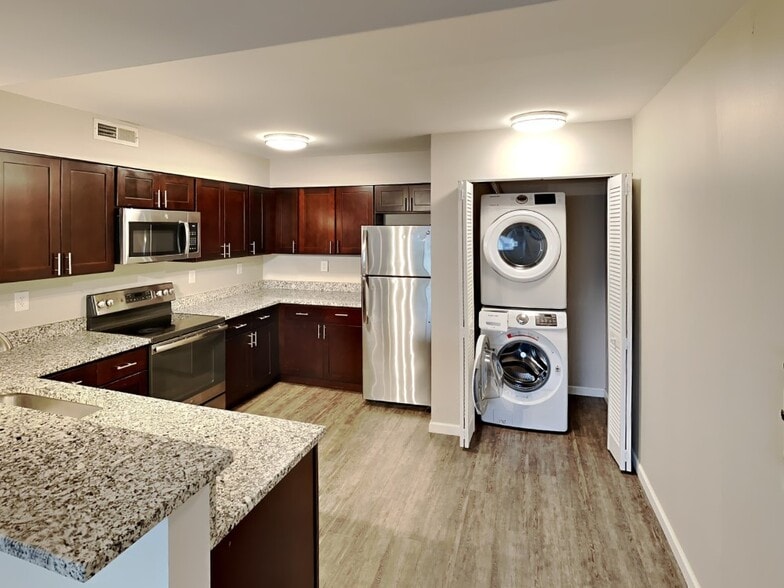 Building Photo - Hometeam Properties