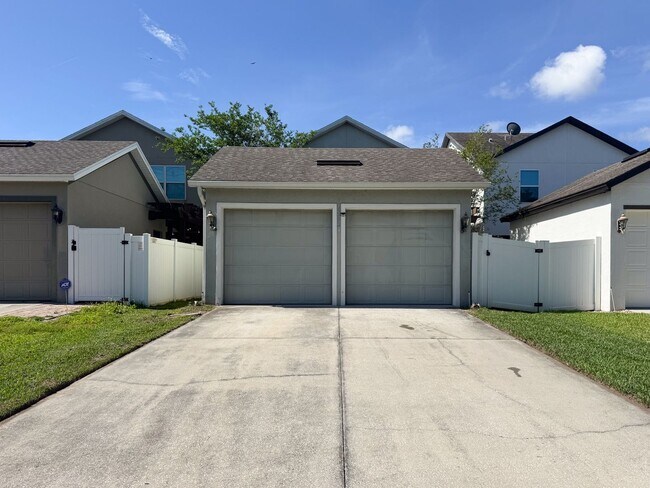 Building Photo - Windermere Landings Highly Desirable 3/2.5 Home...Beautifully Upgraded (2139 sq ft)! MUST SEE!