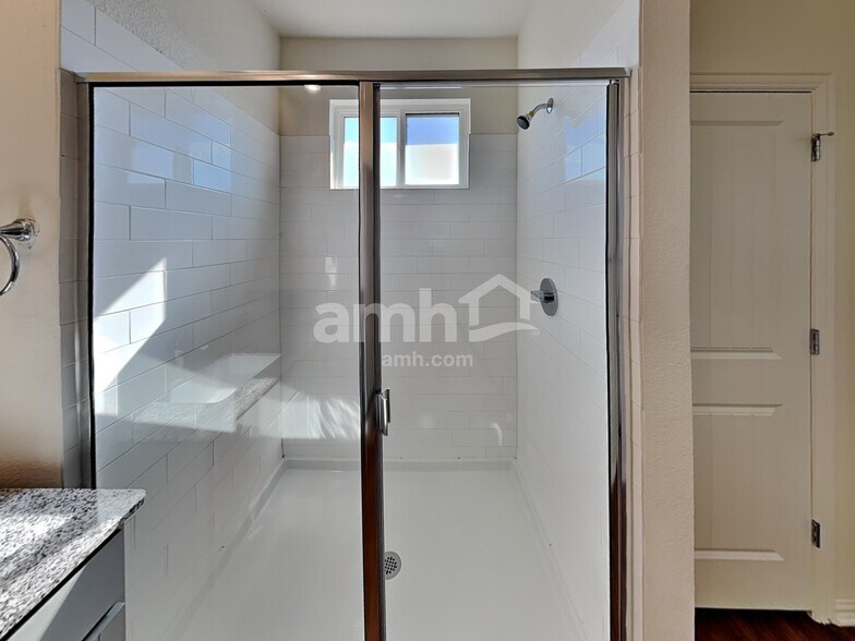 Building Photo - 2726 Wolfcreek