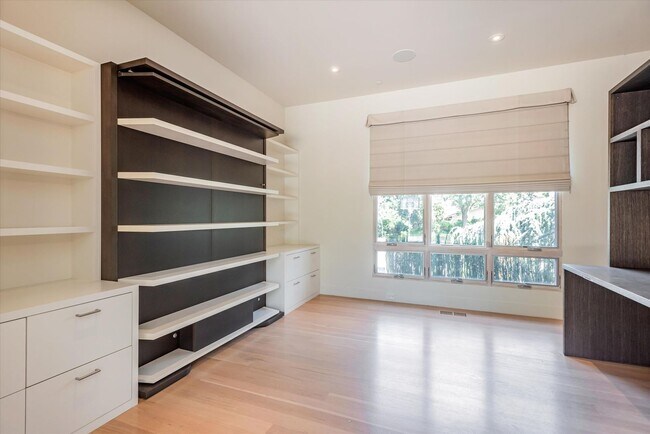 Building Photo - Wow! What a Great Home!