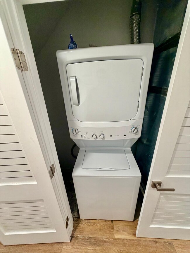 Building Photo - 2722 Master St