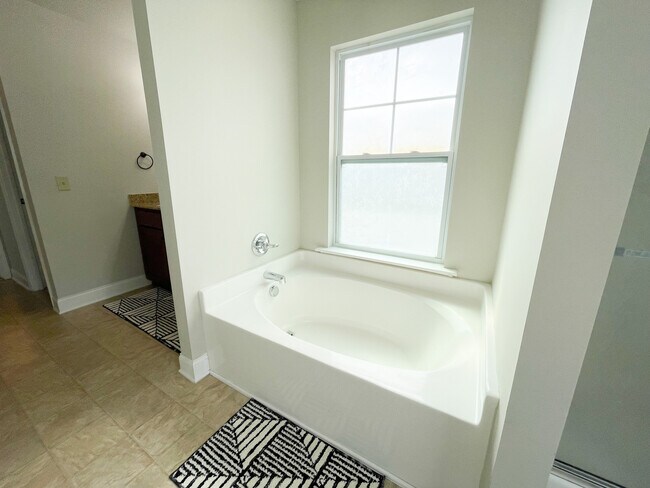 Building Photo - 10 Manzanita Ct