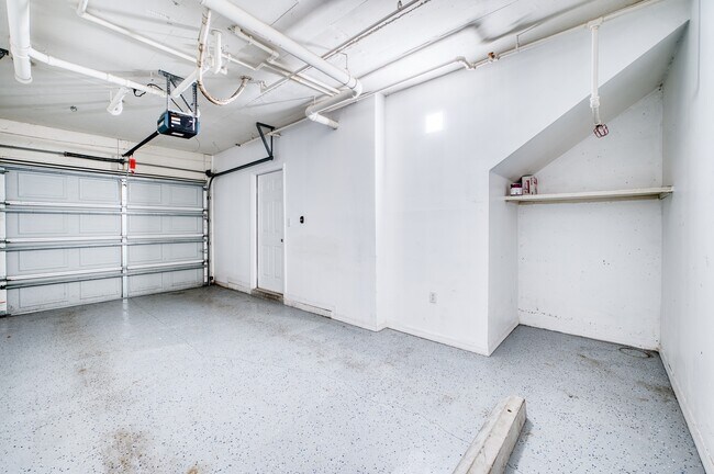 Garage - 5681 Bentgrass Dr