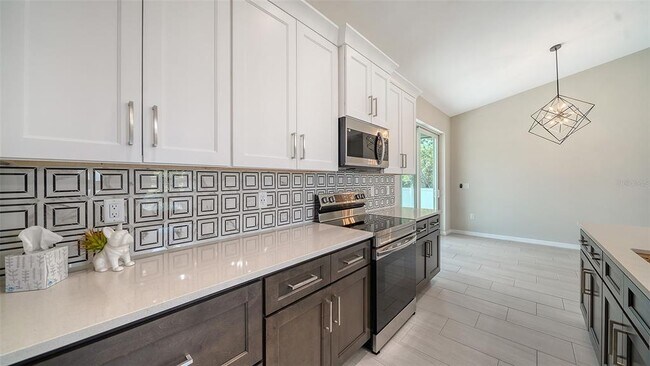 Building Photo - 6227 Tropicaire Blvd