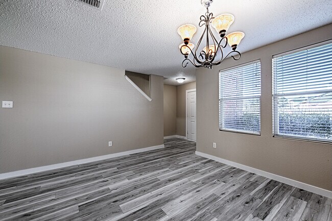 Building Photo - 5909 Thoroughbred Trail