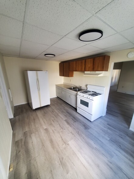 Building Photo - 612 4th Ave