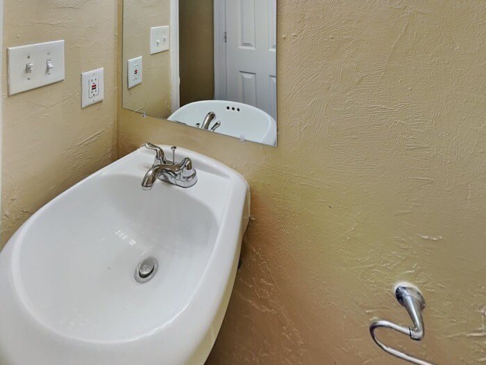 Building Photo - 1737 Ave C NE