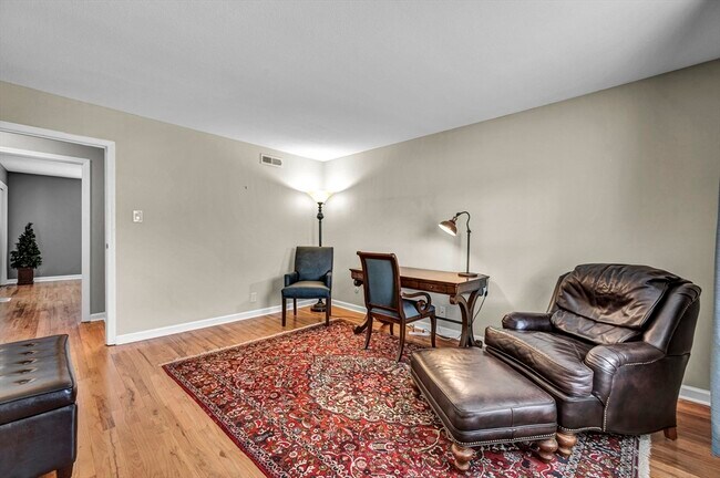 Building Photo - 25 Yorktown Dr